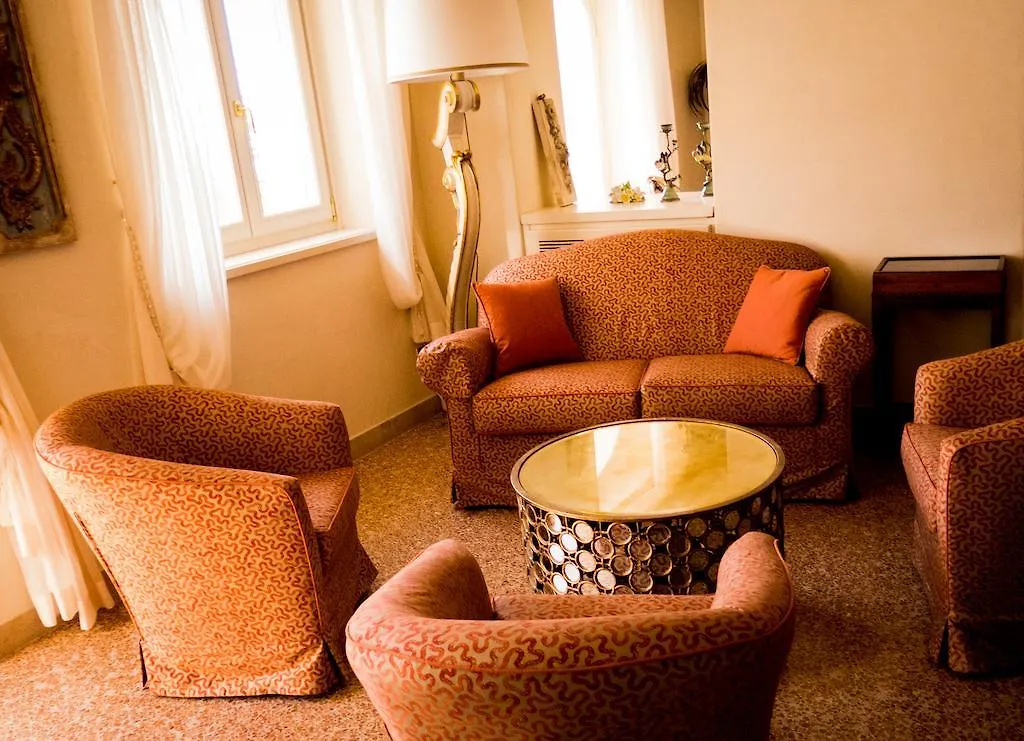 Fra Lorenzo Suites - Apartments Verona