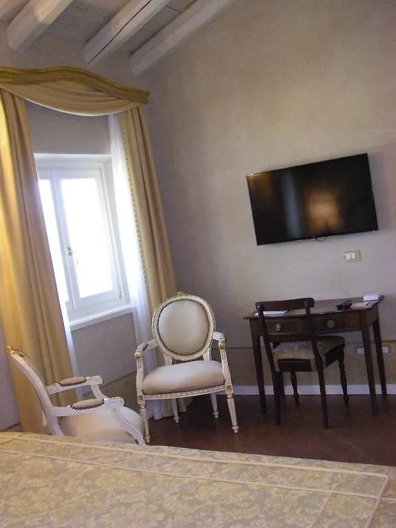 Fra Lorenzo Suites - Apartments Verona