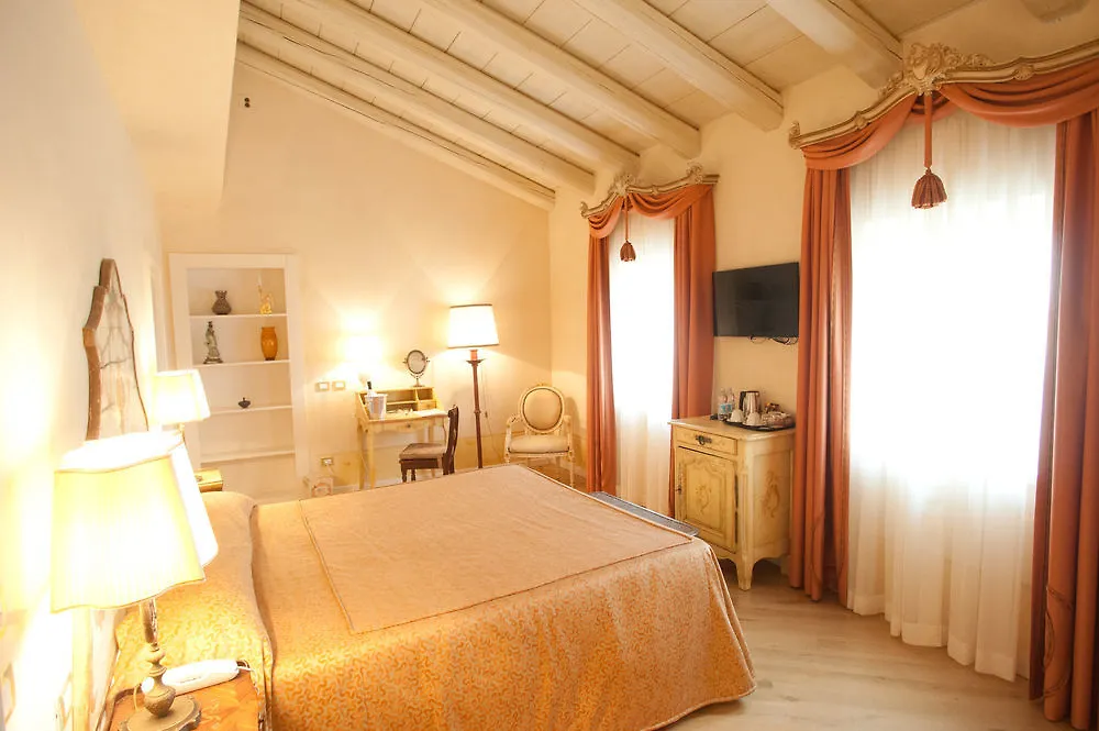 Fra Lorenzo Suites - Apartments Verona
