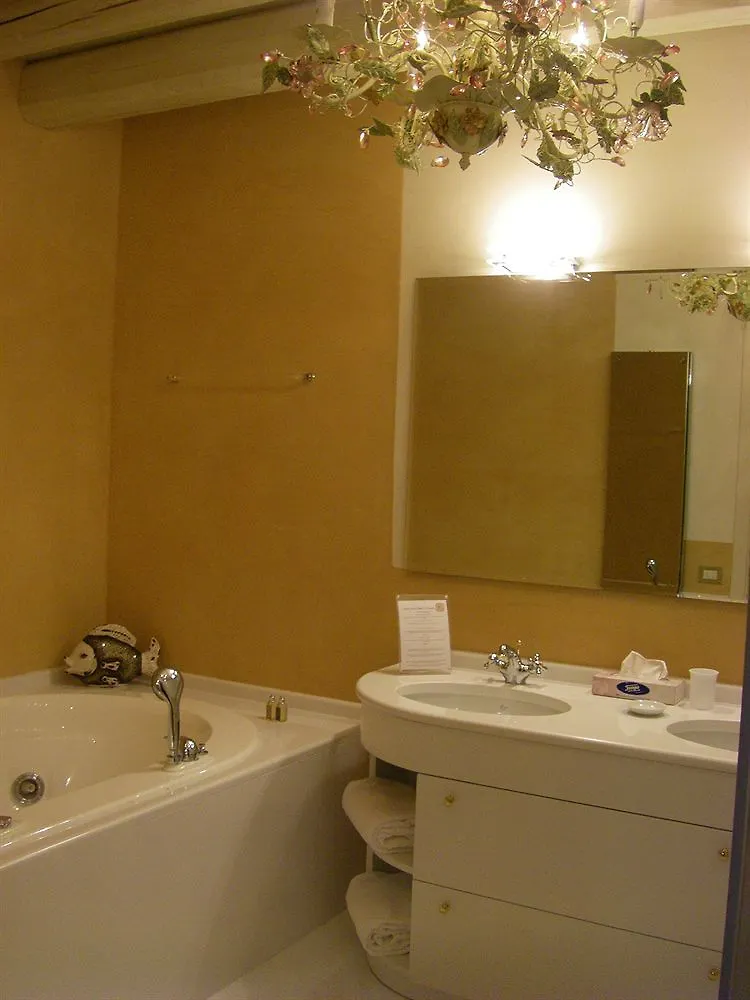 Fra Lorenzo Suites - Apartments Verona