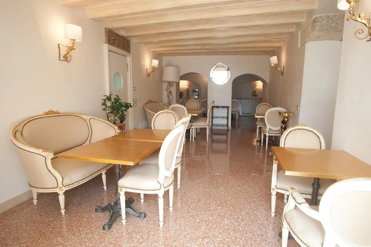 Fra Lorenzo Suites - Apartments Verona Italy